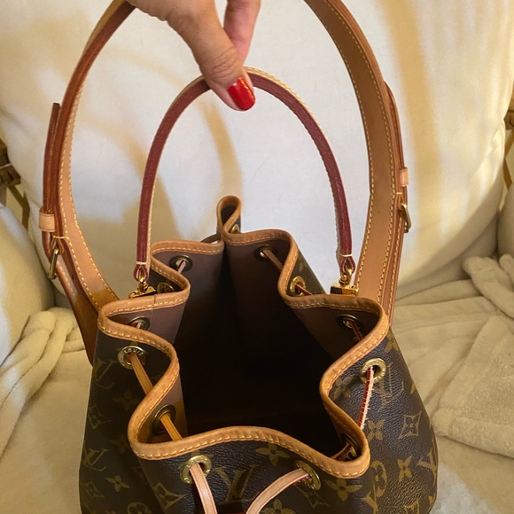 Authentic Louis Vuitton Monogram Petit Noe Shoulder Bag - Picture 5 of 17